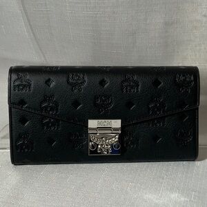 MCM Silver Chain Wallet in Visetos.  NEW with Box.